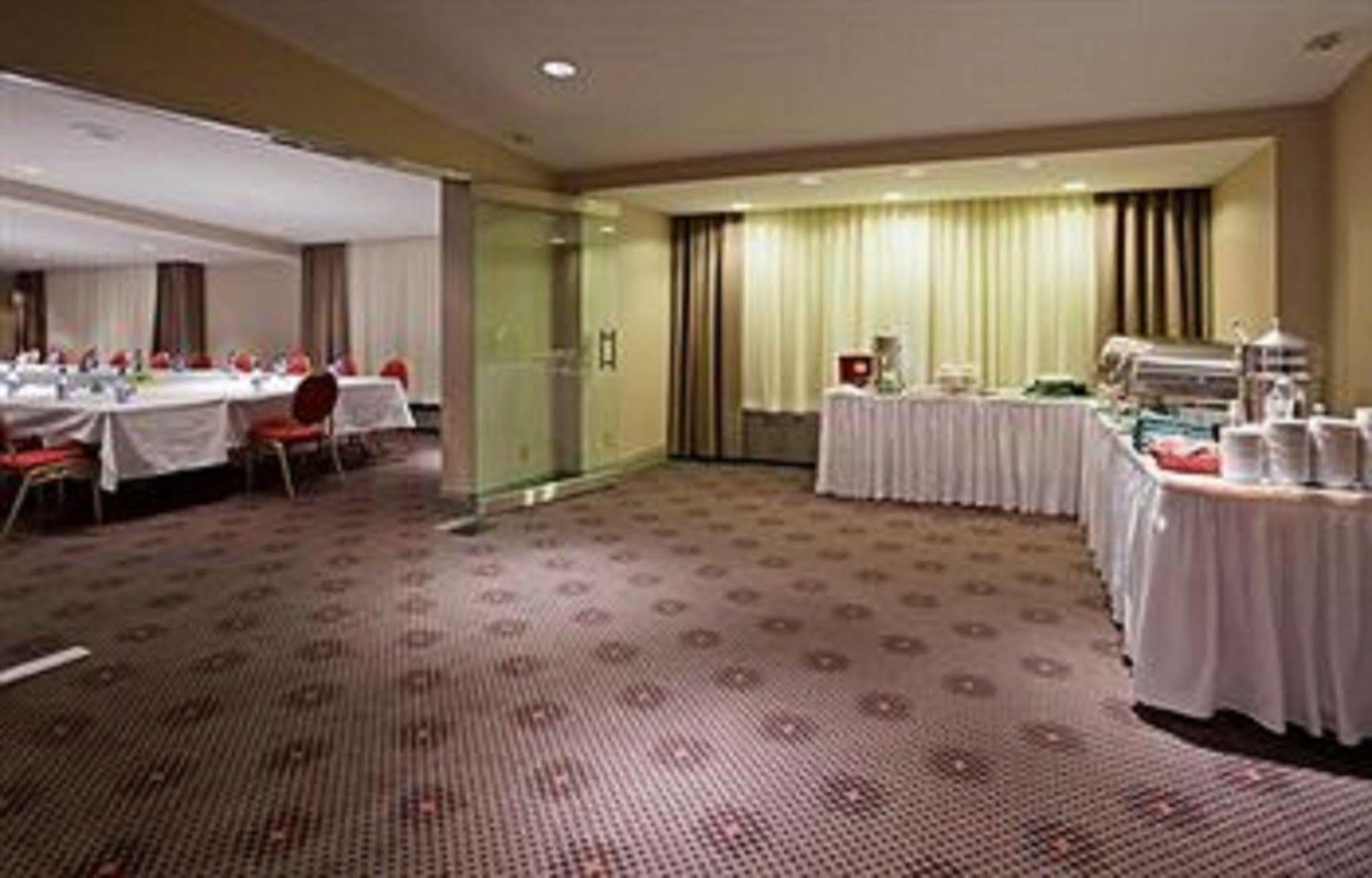 Holiday Inn Toronto Airport East By Ihg Restaurant foto